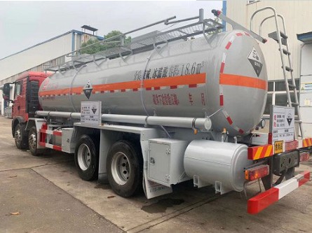 重汽豪沃SLS5322GFWZ5型腐蚀性物品罐式运输车 重汽豪沃SLS5322GFWZ5型腐蚀性物品罐式运输车