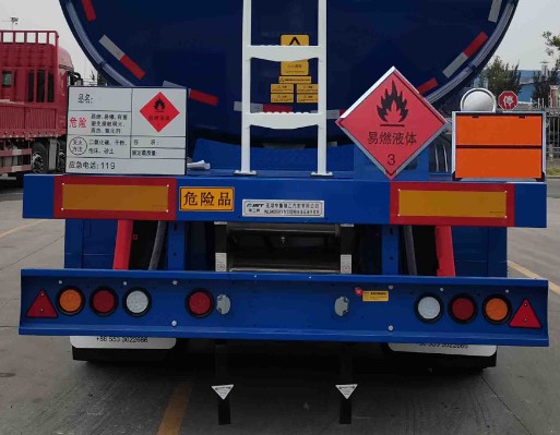 �ߺ��м��������ո�